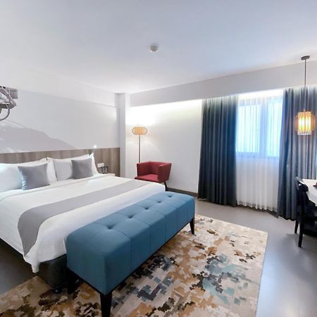 Hotel Neo Malioboro By Aston Yogyakarta Exterior photo