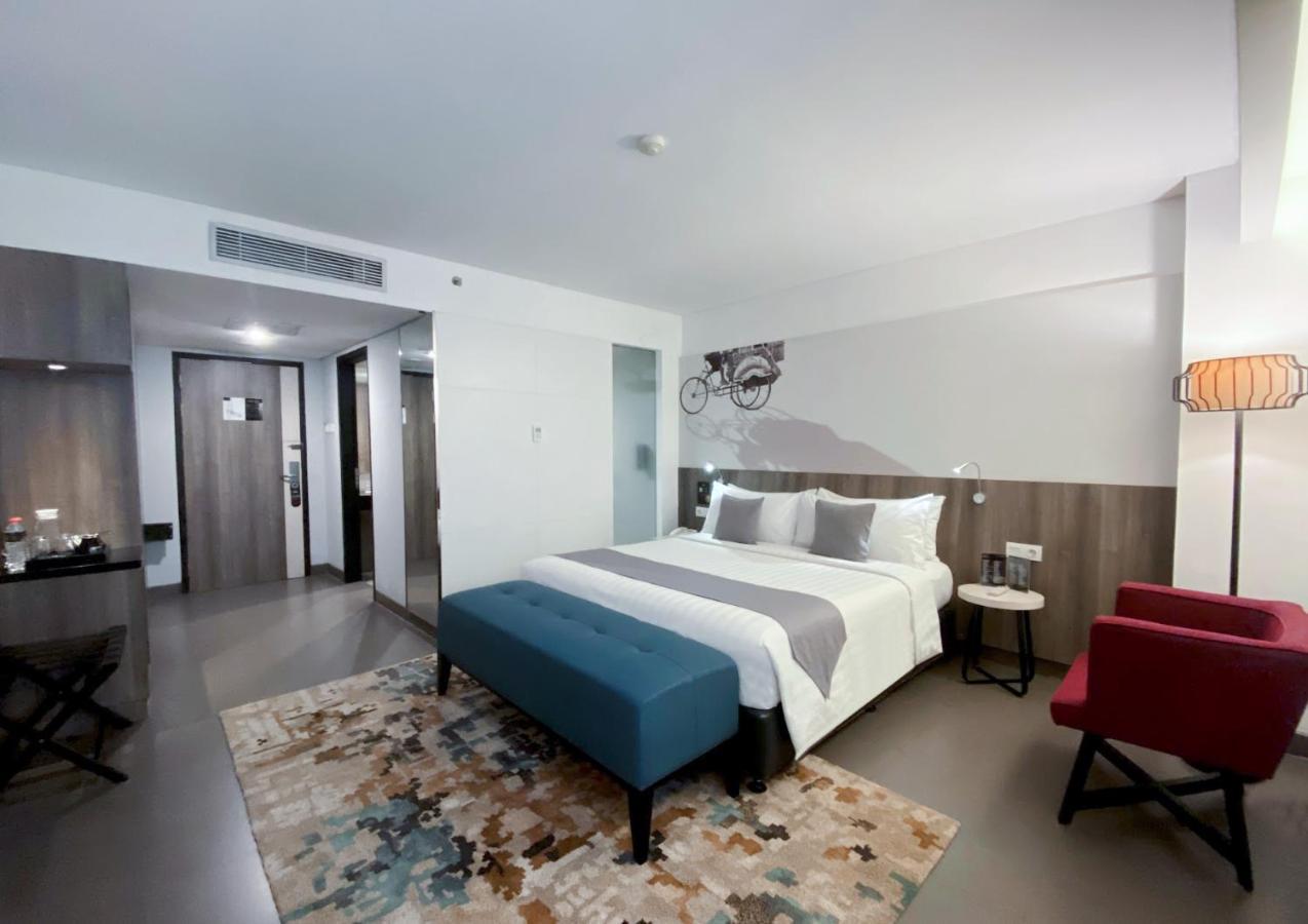 Hotel Neo Malioboro By Aston Yogyakarta Exterior photo