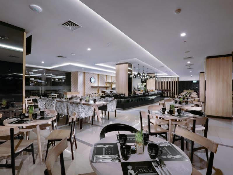 Hotel Neo Malioboro By Aston Yogyakarta Exterior photo