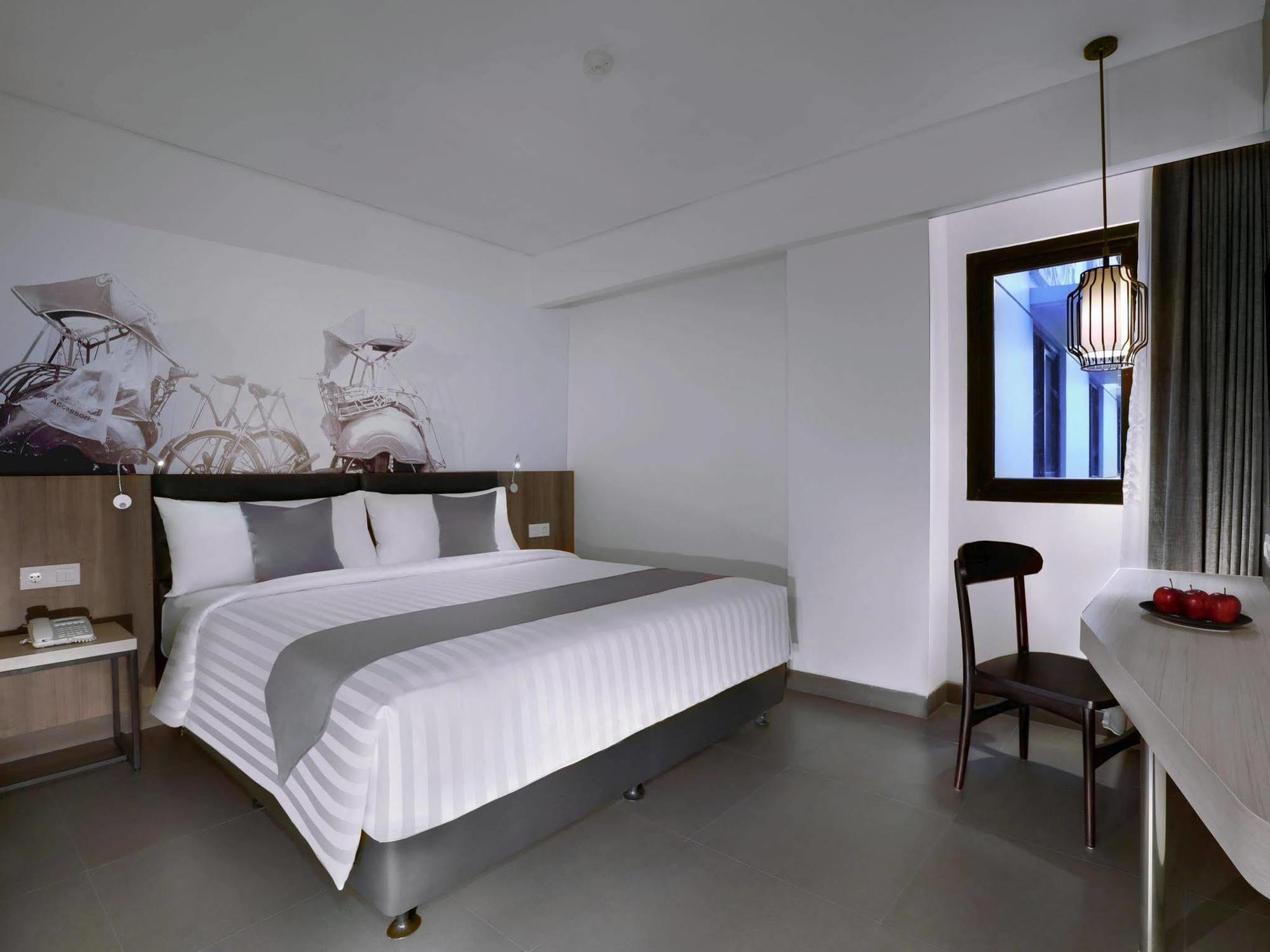 Hotel Neo Malioboro By Aston Yogyakarta Exterior photo