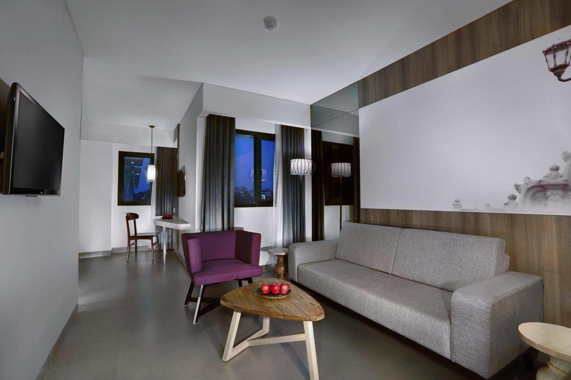 Hotel Neo Malioboro By Aston Yogyakarta Exterior photo