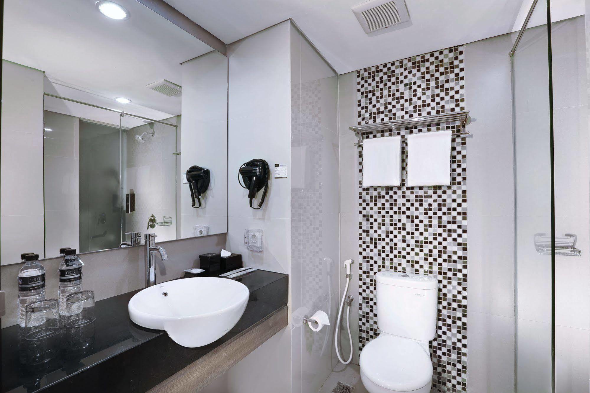 Hotel Neo Malioboro By Aston Yogyakarta Exterior photo